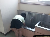 こちらも美化委員会です。ふだん手の行き届かないところを黙々と清掃していました。