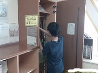 美化委員会では、各教室の掃除用具の点検をしてくれています。
