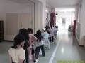 歯科健診に向かう2年生。むし歯がないといいな～。ドキドキ