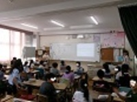 保健室の先生と一緒にしっかりと学習しました。