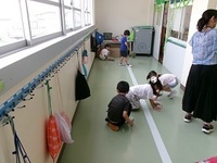 1年生も上手に掃除ができるようになりました。