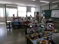 2学期最初の給食です。いただきます!