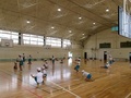 体育館では3年生が表現運動をしていました。