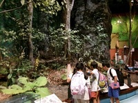 一つ一つの展示物に興味津々です。