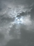 雲の切れ間からなんとか見えた中秋の名月🌕