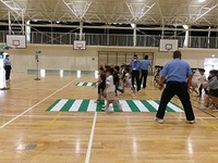 横断歩道の渡り方を実践します。みんなとっても上手にできました。